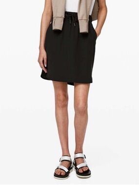 Lululemon on the fly skirt woven black women’s size 6 summer athletic